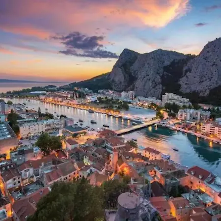 Πανσιόν Sea View Complex In Omis Stanici