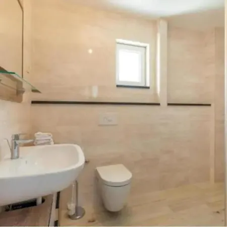 Πανσιόν Sea View Complex In Omis 4*